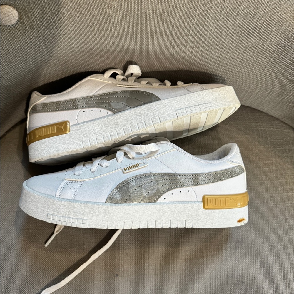 Women’s White Puma, Jada, With Camo, Size 8
